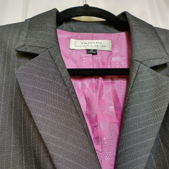 Tahari Arthur S. Levine Pinstripe Long Sleeve Grey Blazer Size 10 - Picture 7 of 8